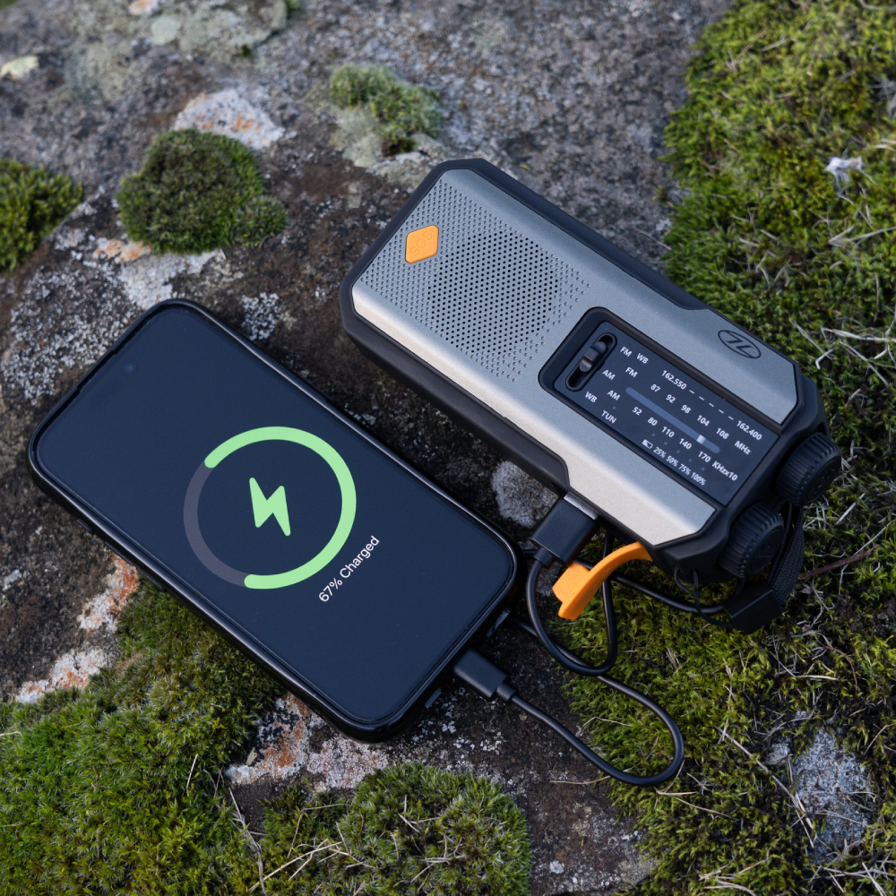 MA-102_CHARGING Συσκευή Ανάγκης 4-σε-1 Emergency Survival Hub - Highlander - Image 3